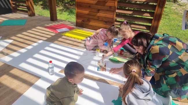 На Лазаровден посетителите на старозагорския зоопарк участваха в пресъздаването на картината „Лазарки“ на художника Никола Кожухаров