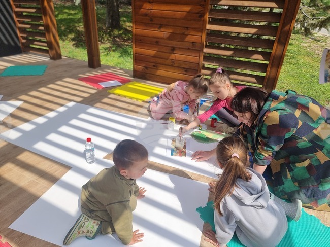 На Лазаровден посетителите на старозагорския зоопарк участваха в пресъздаването на картината „Лазарки“ на художника Никола Кожухаров