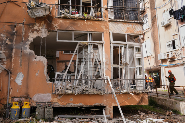 Петима ранени при ирански удари в Тел Авив и Централен Израел; експлозии в Йерусалим