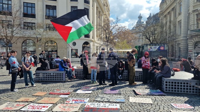 Над 100 души участваха в акция под надслов „Протест срещу войната“ в Букурещ