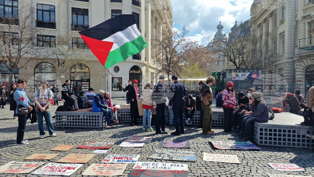 Over 100 People in Bucharest Participate in Protest against War