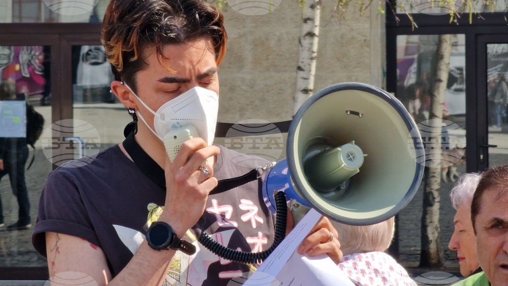 Румъния - акция в Букурещ под надслов „Протест срещу войната - казваме „не“ на съучастието на Румъния в империалистическата война, започната от САЩ и Израел“