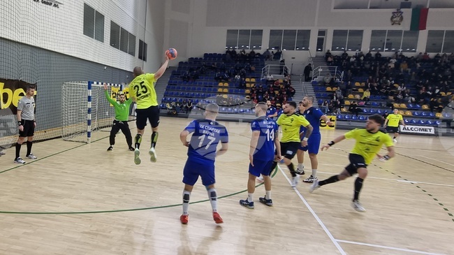 Шумен 61 се класира за финала в турнира за купата на България по хандбал за мъже, след като победи Спартак Варна 