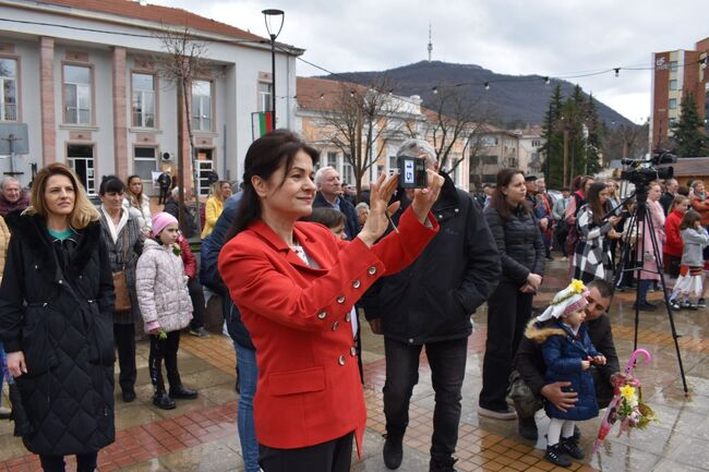 Водачът на листата на ГЕРБ-СДС във Видин Росица Кирова беше гост на Белоградчик и Чупрене