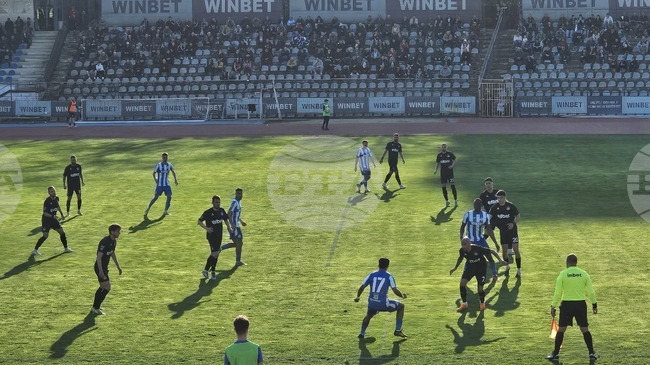 Лидерът в класирането на Втора лига Дунав направи равенство с Хебър, опашкарят Беласица записа третата си победа за сезона