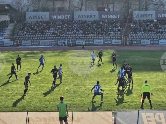 Лидерът в класирането на Втора лига Дунав направи равенство с Хебър, опашкарят Беласица записа третата си победа за сезона