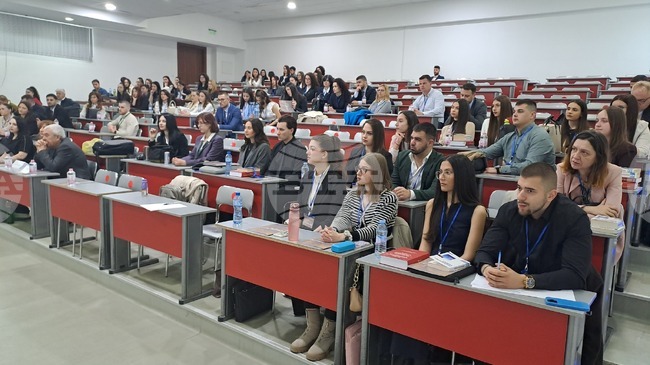 Младежи от Варненския свободен университет спечелиха националното състезание по наказателноправни науки