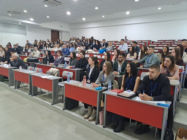 Младежи от Варненския свободен университет спечелиха националното състезание по наказателноправни науки