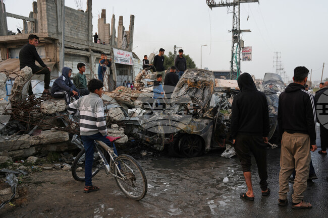 Най-малко 10 души бяха убити при израелски удар близо до училище в ивицата Газа, съобщиха медици и местни жители