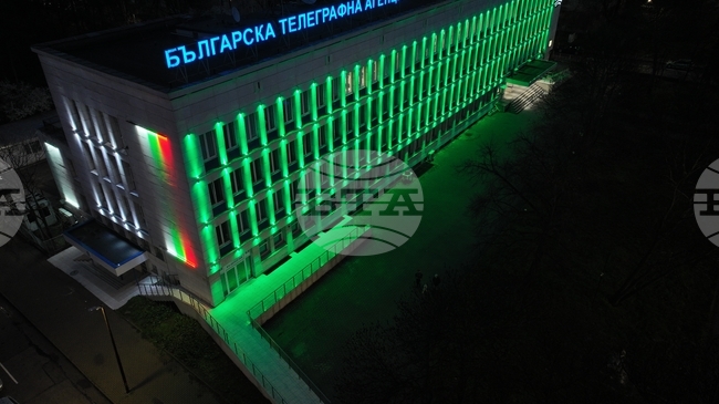 По повод Цветница фасадата на сградата на БТА е осветена в зелено