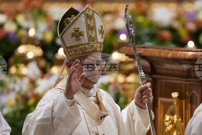 APTOPIX Vatican Pope Easter Vigil