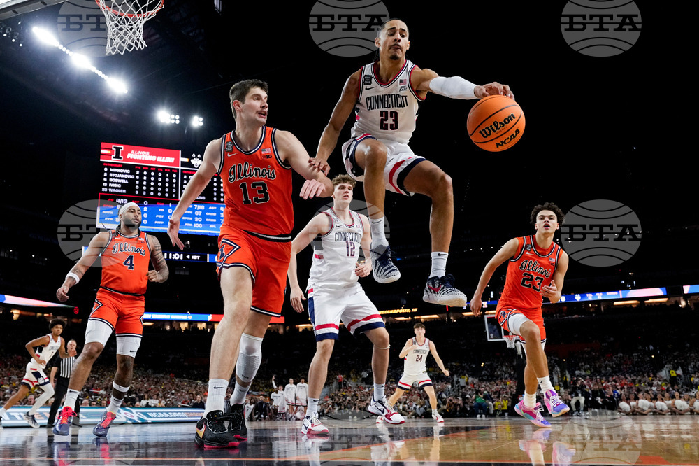 NCAA Illinois UConn Basketball