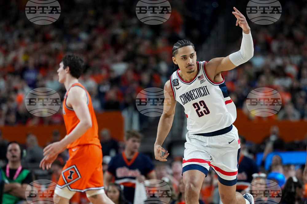 NCAA Illinois UConn Basketball