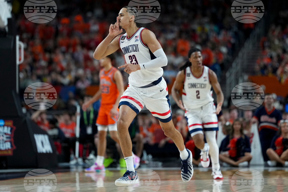 NCAA Illinois UConn Basketball