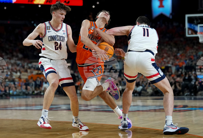 APTOPIXNCAA Illinois UConn Basketball