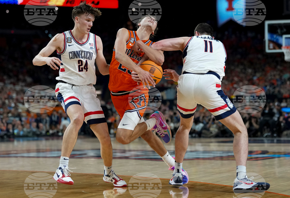 APTOPIX NCAA Illinois UConn Basketball