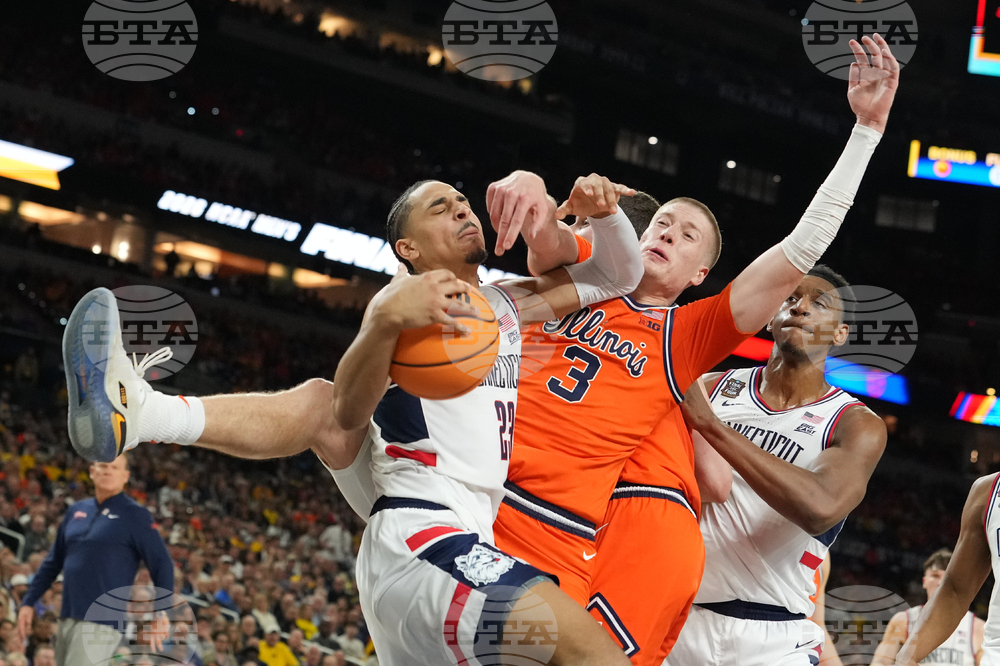 APTOPIX NCAA Illinois UConn Basketball