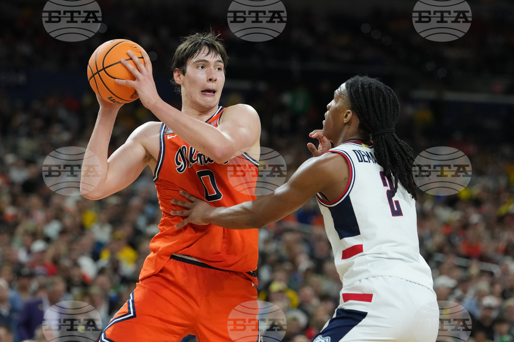 NCAA Illinois UConn Basketball