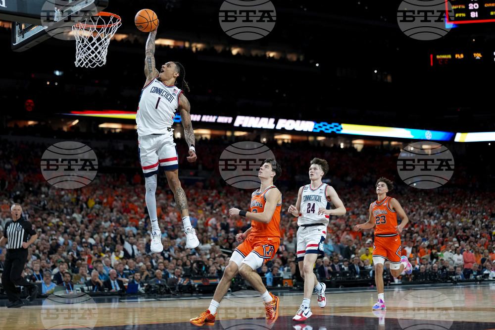 NCAA Illinois UConn Basketball