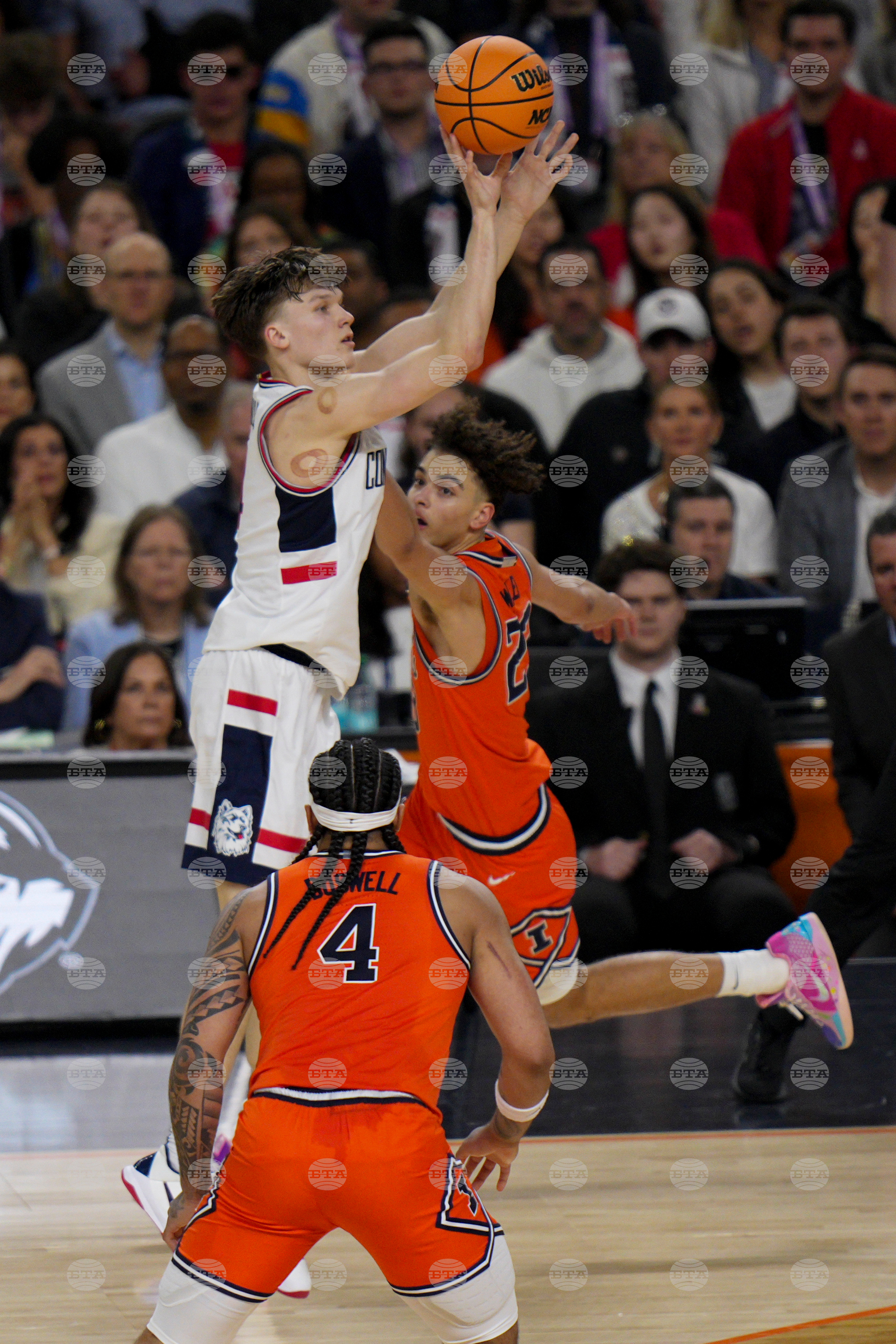 NCAA Illinois UConn Basketball