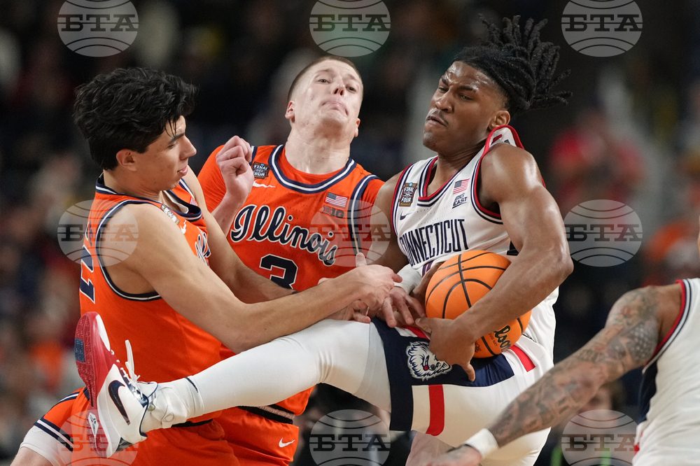 NCAA Illinois UConn Basketball