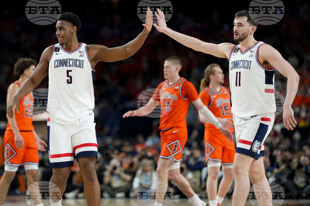NCAA Illinois UConn Basketball