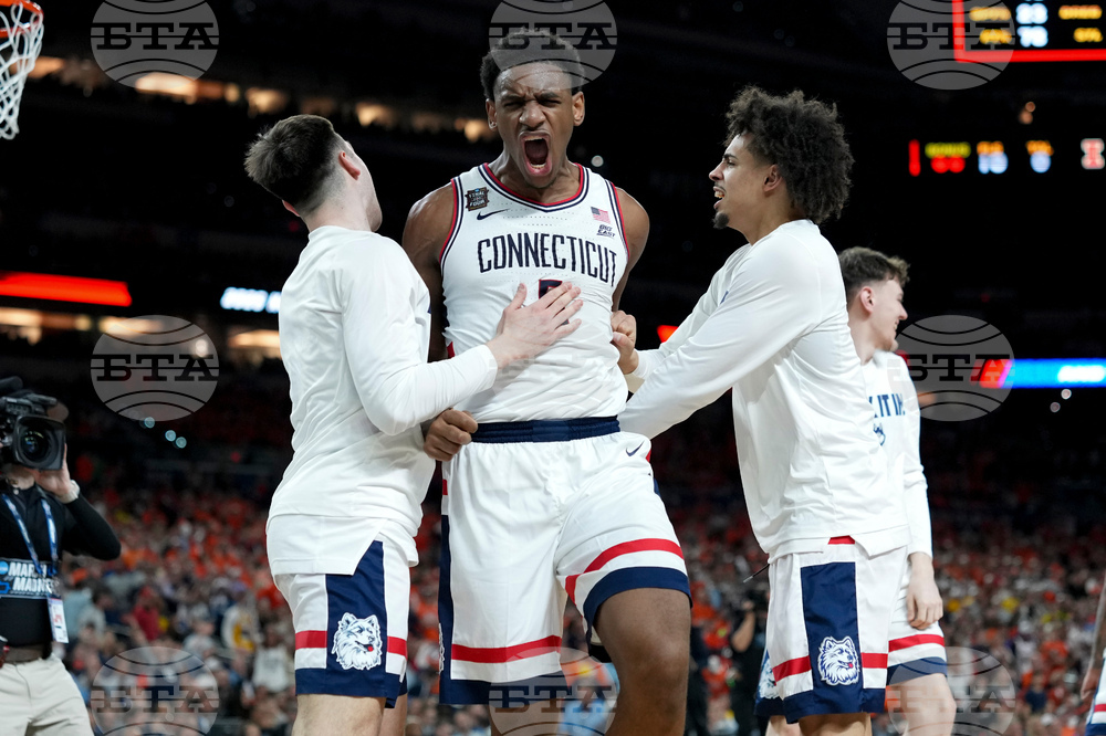 NCAA Illinois UConn Basketball