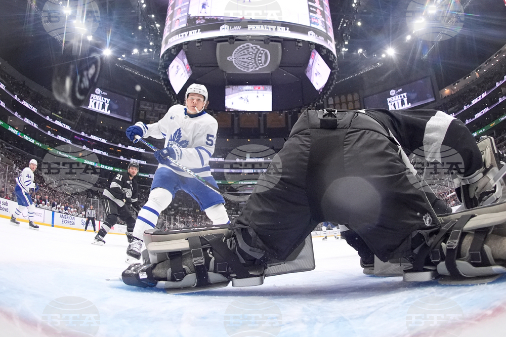 APTOPIX Maple Leaves Kings Hockey