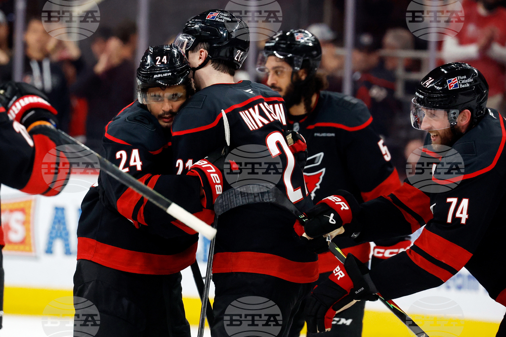 Islanders Hurricanes Hockey