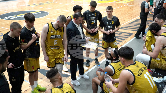 Миньор 2015 се справи при домакинството си на Шумен в Националната баскетболна лига