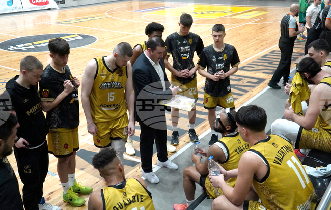 Миньор 2015 се справи при домакинството си на Шумен в Националната баскетболна лига