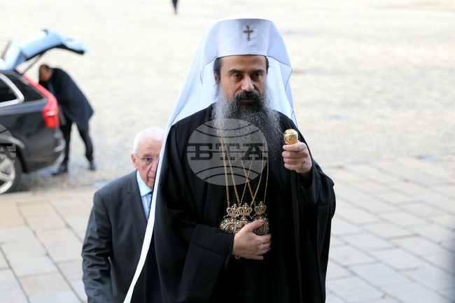 Да принесем на идващия Спасител вяра, както принасяме върбови клонки, каза българският патриарх Даниил