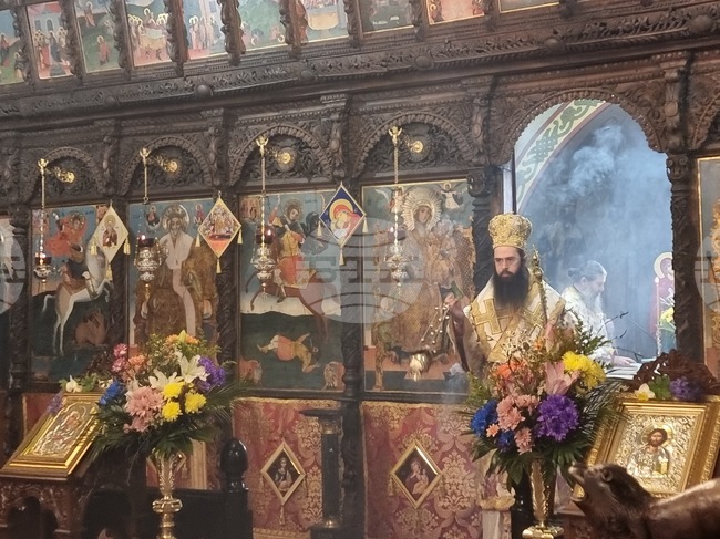 Сълзите на Христос са наша надежда, каза в своята проповед на Цветница Сливенският митрополит Арсений