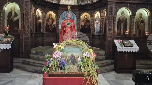 Да възхваляваме Божия син не само молитвено, а и с нашите добри дела, призова на Цветница в Търговище отец Славчо Проданов