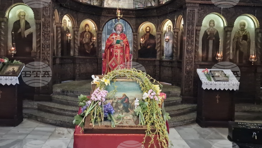 Да възхваляваме Божия син не само молитвено, а и с нашите добри дела, призова на Цветница в Търговище отец Славчо Проданов