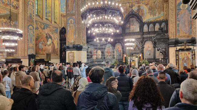 Влизането на Господ в Йерусалим ни кара да се замислим от какво се вълнува народът днес, каза Варненският митрополит Йоан 