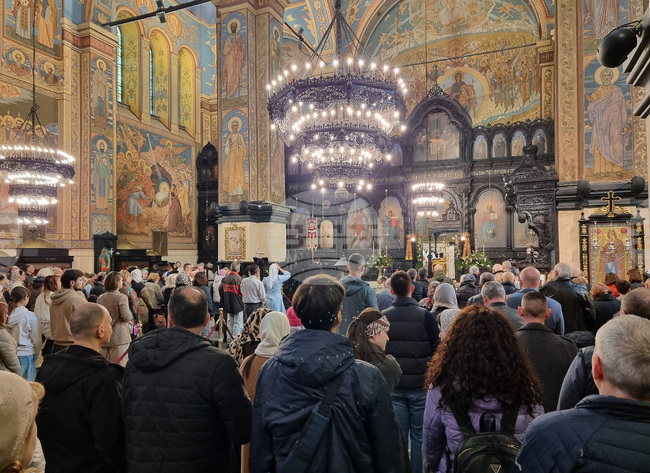 Влизането на Господ в Йерусалим ни кара да се замислим от какво се вълнува народът днес, каза Варненският митрополит Йоан 