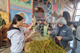 Шумен - Цветница - храма „Свети Три Светители“ - неделна служба