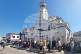 Шумен - Цветница - храма „Свети Три Светители“ - неделна служба