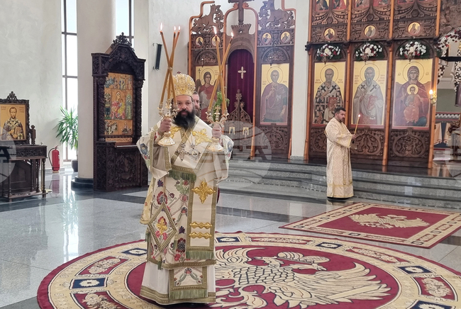 Смоленският епископ Висарион оглави архиерейска света литургия на празника Вход Господен в Йерусалим в храм „Св. Висарион Смоленски“