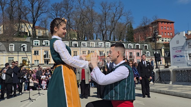 На Цветница в Ловеч по традиция бе обявена тазгодишната кумичка