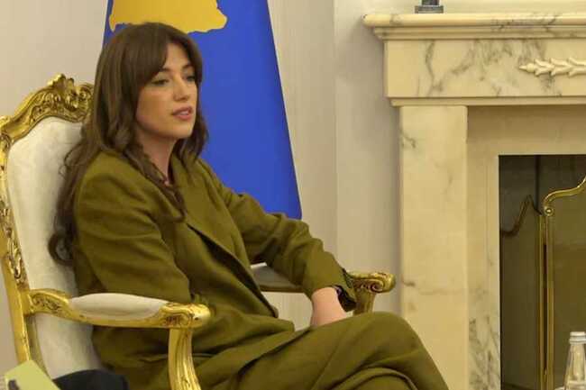 КосоваПрес: Хаджиу поема поста на временно изпълняващ длъжността президент на Косово: Обещавам да действам в съответствие с Конституцията