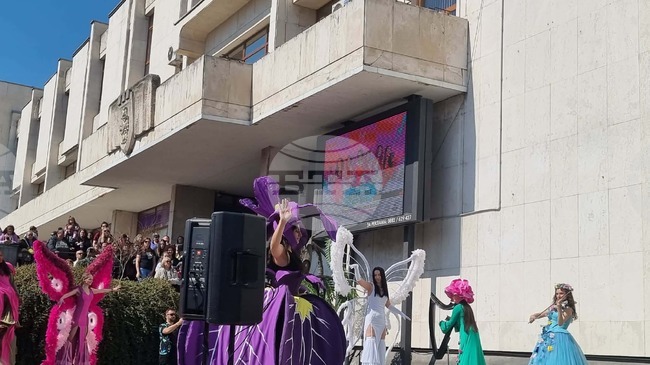 С парад на пролетта на кокили великотърновци посрещнаха Цветница