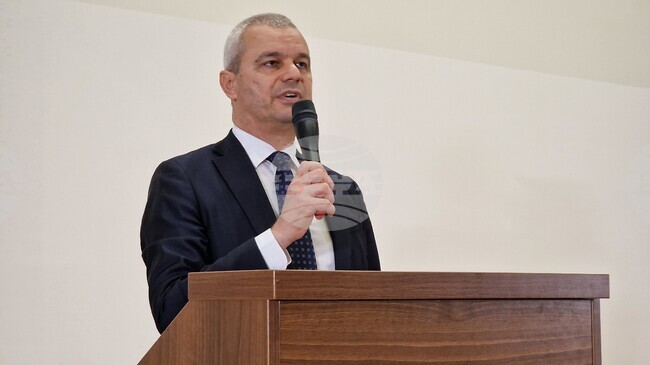 В Пловдив лидерът на "Възраждане" се срещна с граждани и представи Националната доктрина на партията за управление на България