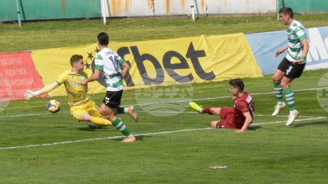 Славия постигна десети успех през сезона, печелейки срещу Черно море във Варна