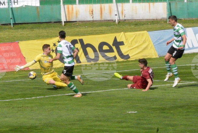 Славия постигна десети успех през сезона, печелейки срещу Черно море във Варна