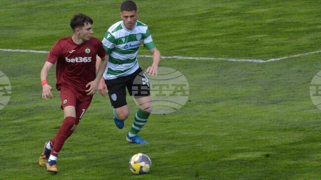 Славия постигна десети успех през сезона, печелейки срещу Черно море във Варна