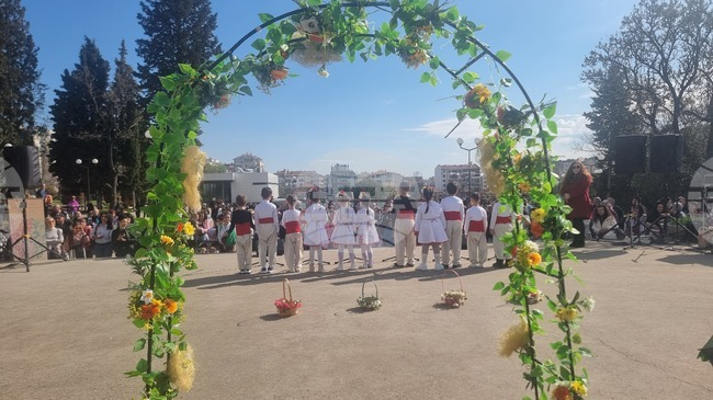 Над 700 участници се включиха във фолклорния празник "Изворът да не пресъхва" в Стара Загора