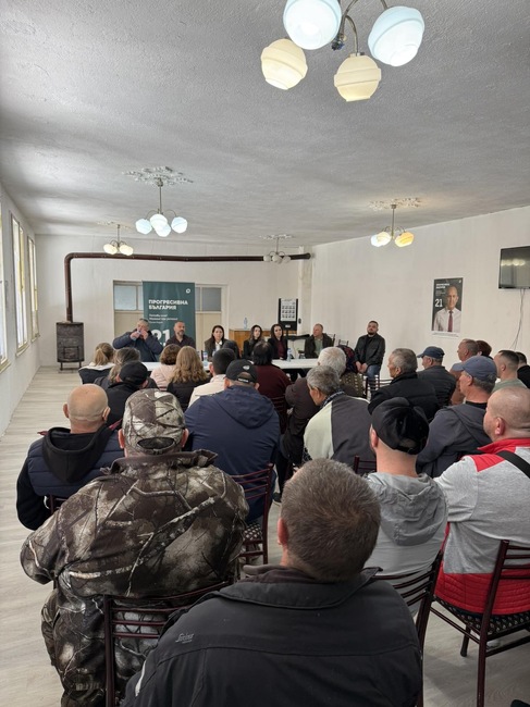 Кандидати на „Прогресивна България“ разговаряха с избиратели за инфраструктура и услуги в Твърдица и Ябланово