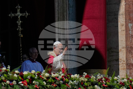APTOPIX Vatican Pope Easter